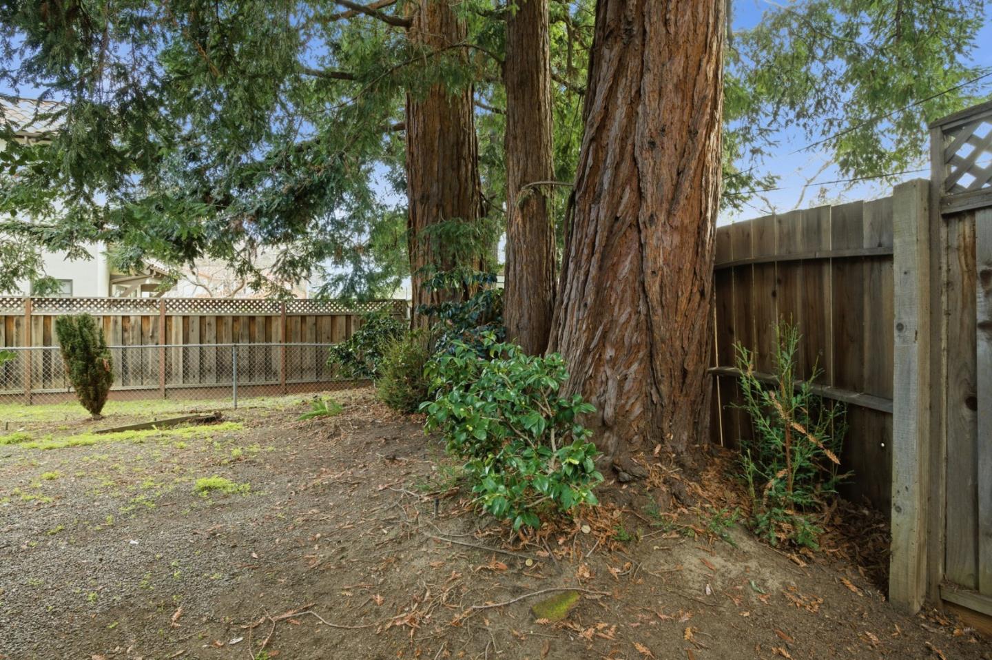 Detail Gallery Image 71 of 73 For 831 University Dr #831-833,  Menlo Park,  CA 94025 - 6 Beds | 4/2 Baths