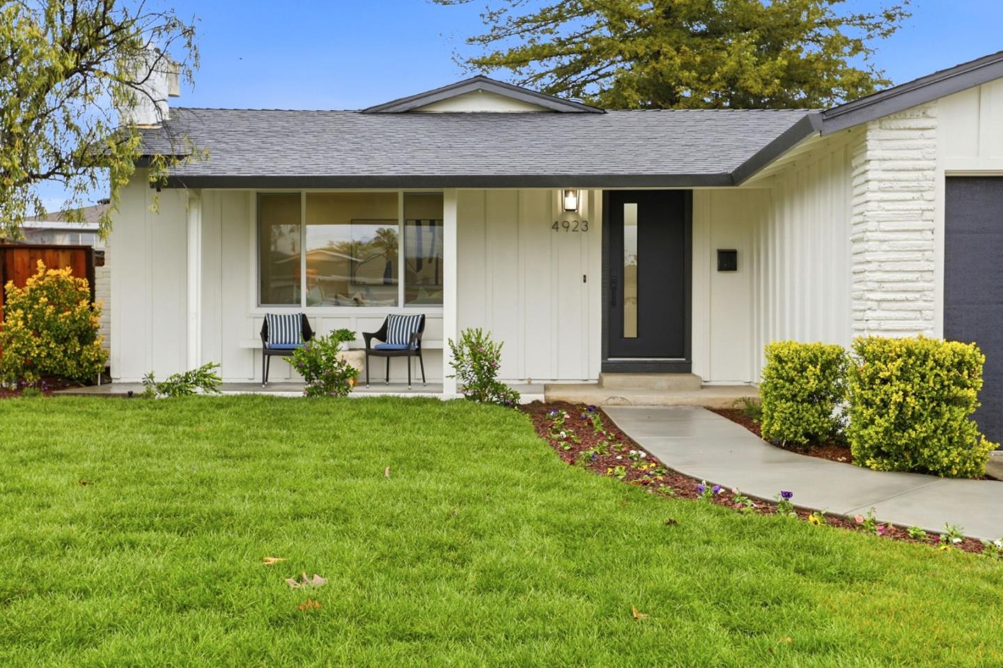 Detail Gallery Image 2 of 23 For 4923 Corbin Ave, San Jose,  CA 95118 - 3 Beds | 2 Baths