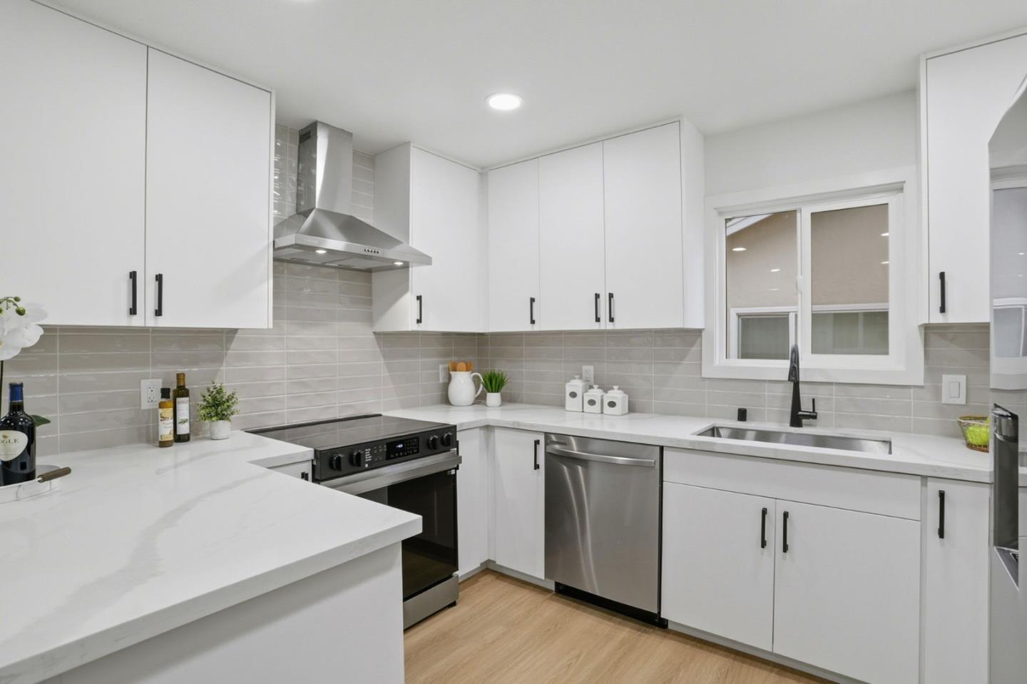 Detail Gallery Image 5 of 23 For 4923 Corbin Ave, San Jose,  CA 95118 - 3 Beds | 2 Baths