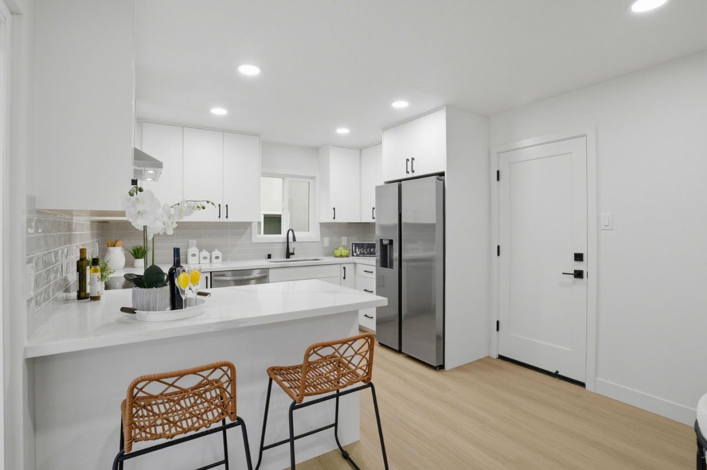 Detail Gallery Image 7 of 23 For 4923 Corbin Ave, San Jose,  CA 95118 - 3 Beds | 2 Baths