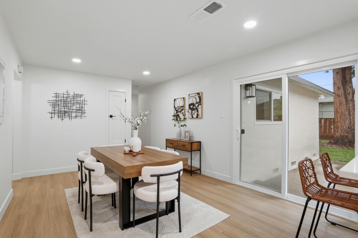 Detail Gallery Image 8 of 23 For 4923 Corbin Ave, San Jose,  CA 95118 - 3 Beds | 2 Baths