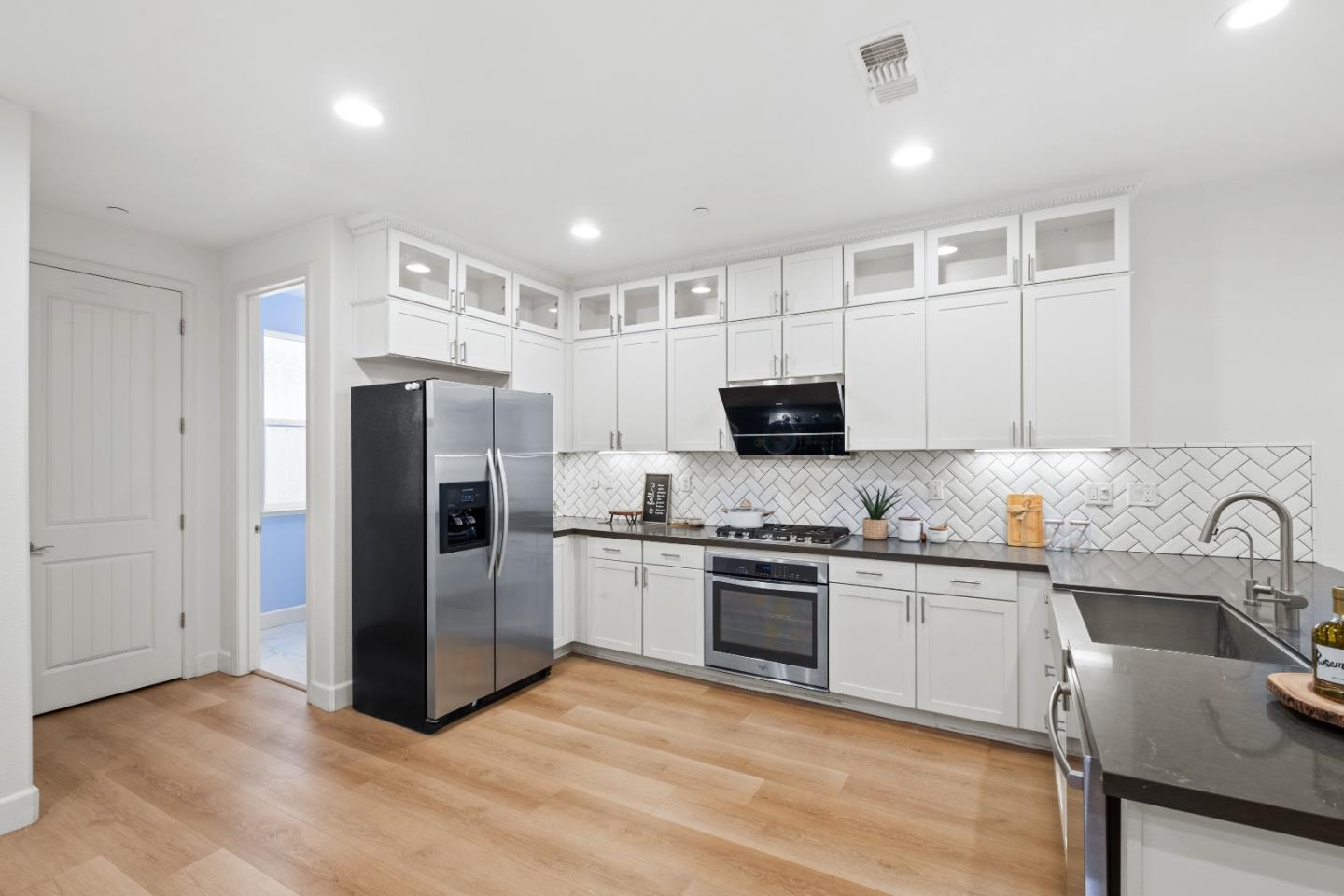 Detail Gallery Image 19 of 59 For 1356 Neleigh Pl, San Jose,  CA 95131 - 3 Beds | 2/1 Baths