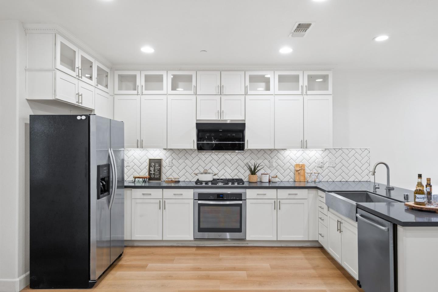 Detail Gallery Image 5 of 59 For 1356 Neleigh Pl, San Jose,  CA 95131 - 3 Beds | 2/1 Baths