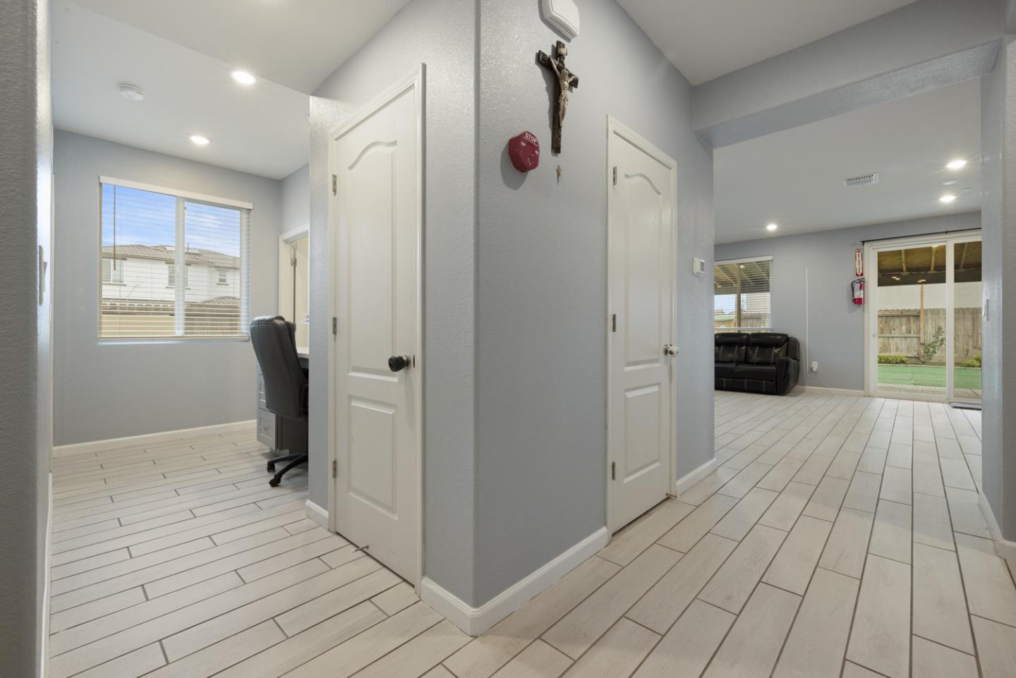 Detail Gallery Image 12 of 56 For 2075 Martin St, Los Banos,  CA 93635 - 5 Beds | 3 Baths