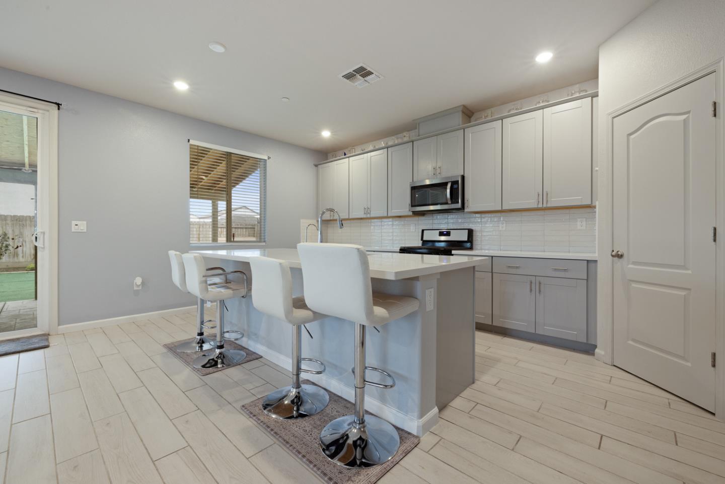 Detail Gallery Image 17 of 56 For 2075 Martin St, Los Banos,  CA 93635 - 5 Beds | 3 Baths