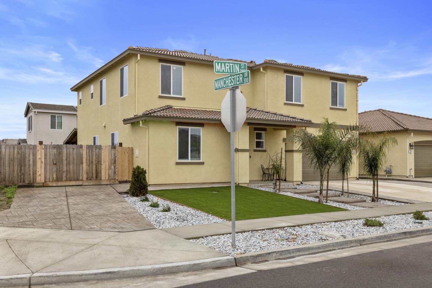 Detail Gallery Image 2 of 56 For 2075 Martin St, Los Banos,  CA 93635 - 5 Beds | 3 Baths