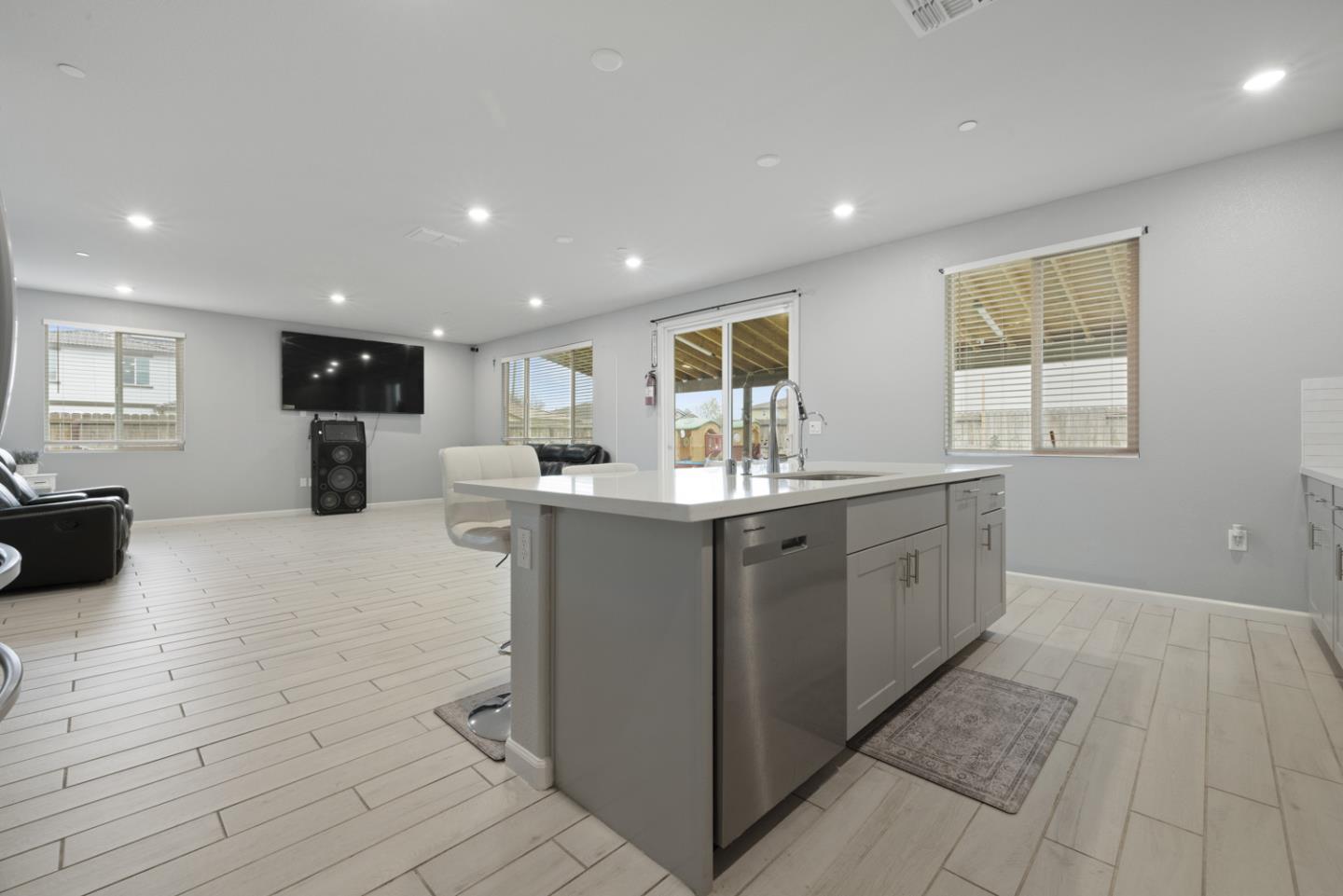 Detail Gallery Image 20 of 56 For 2075 Martin St, Los Banos,  CA 93635 - 5 Beds | 3 Baths