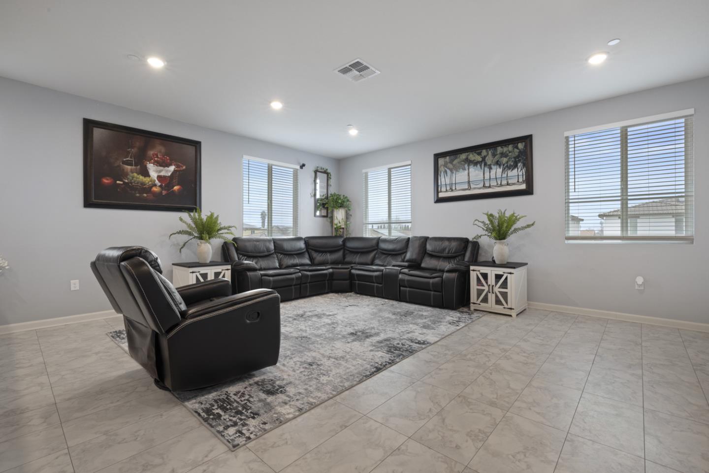 Detail Gallery Image 23 of 56 For 2075 Martin St, Los Banos,  CA 93635 - 5 Beds | 3 Baths