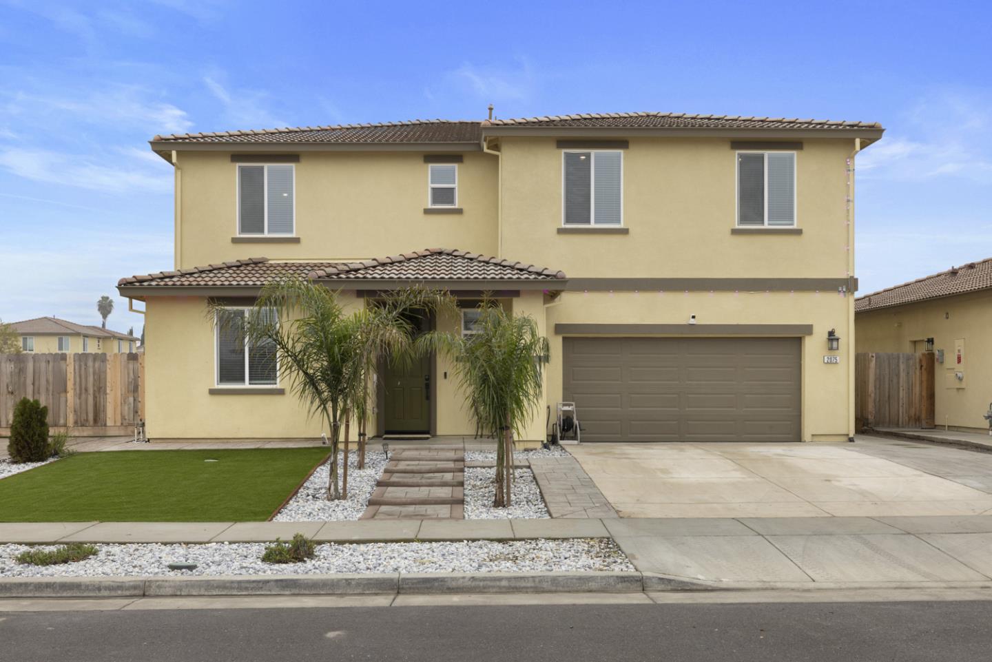 Detail Gallery Image 3 of 56 For 2075 Martin St, Los Banos,  CA 93635 - 5 Beds | 3 Baths