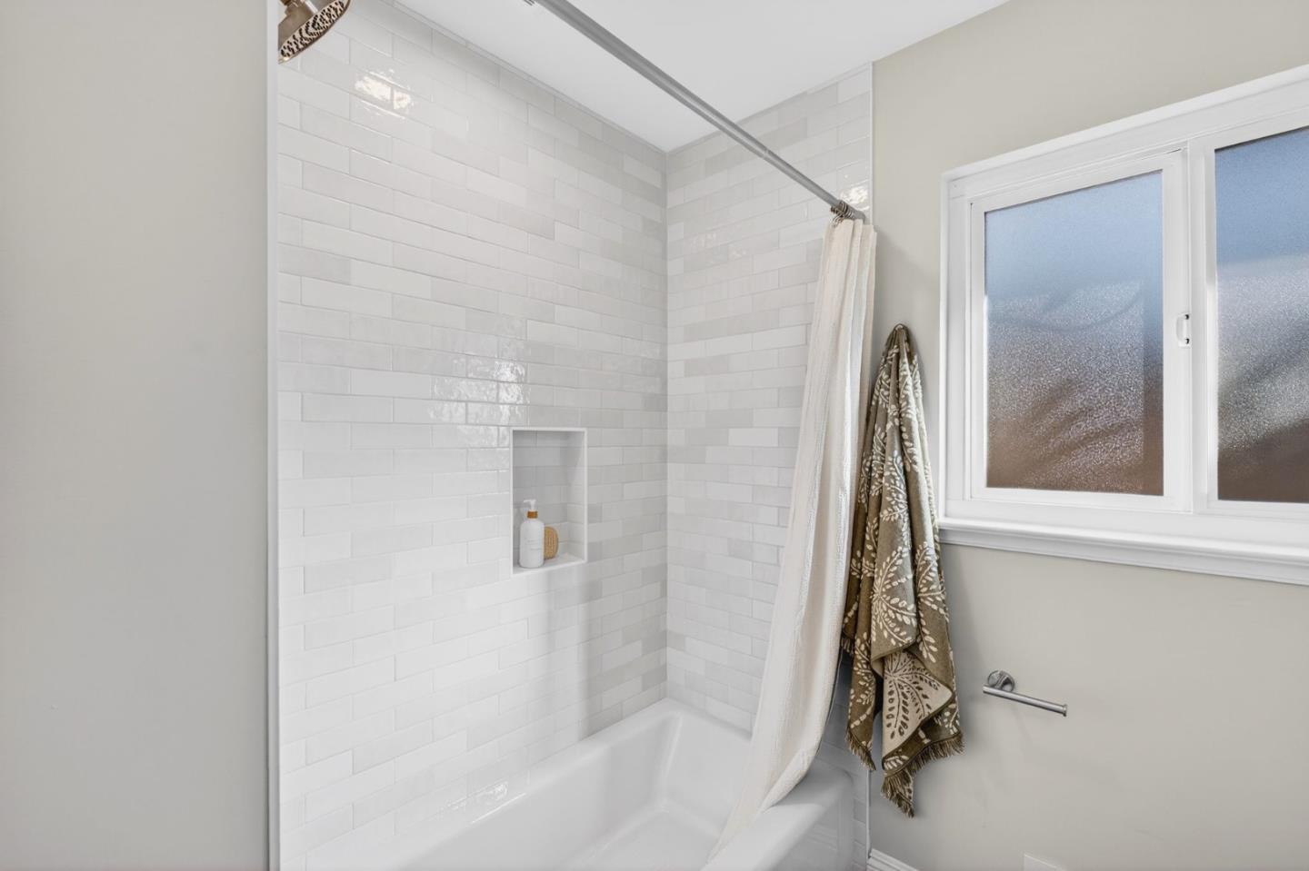 Detail Gallery Image 49 of 57 For 2864 Nicholas Dr, San Jose,  CA 95124 - 3 Beds | 2/1 Baths