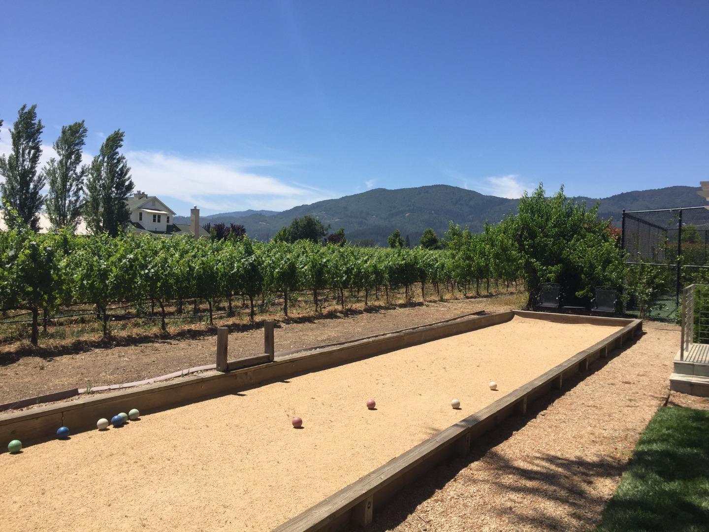 Detail Gallery Image 10 of 26 For 555 Zinfandel Ln, Saint Helena,  CA 94574 - 4 Beds | 4/1 Baths