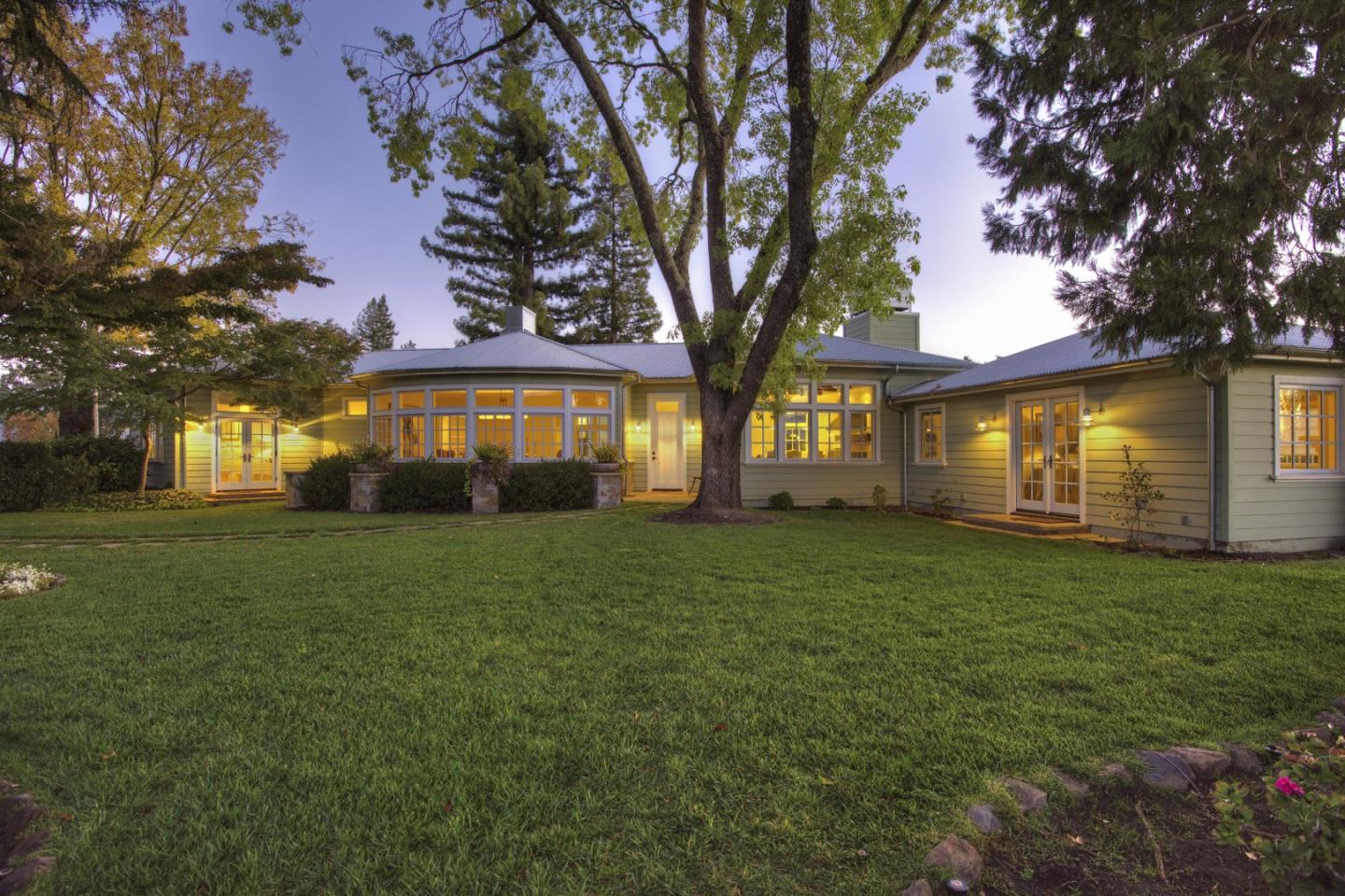 Detail Gallery Image 15 of 26 For 555 Zinfandel Ln, Saint Helena,  CA 94574 - 4 Beds | 4/1 Baths