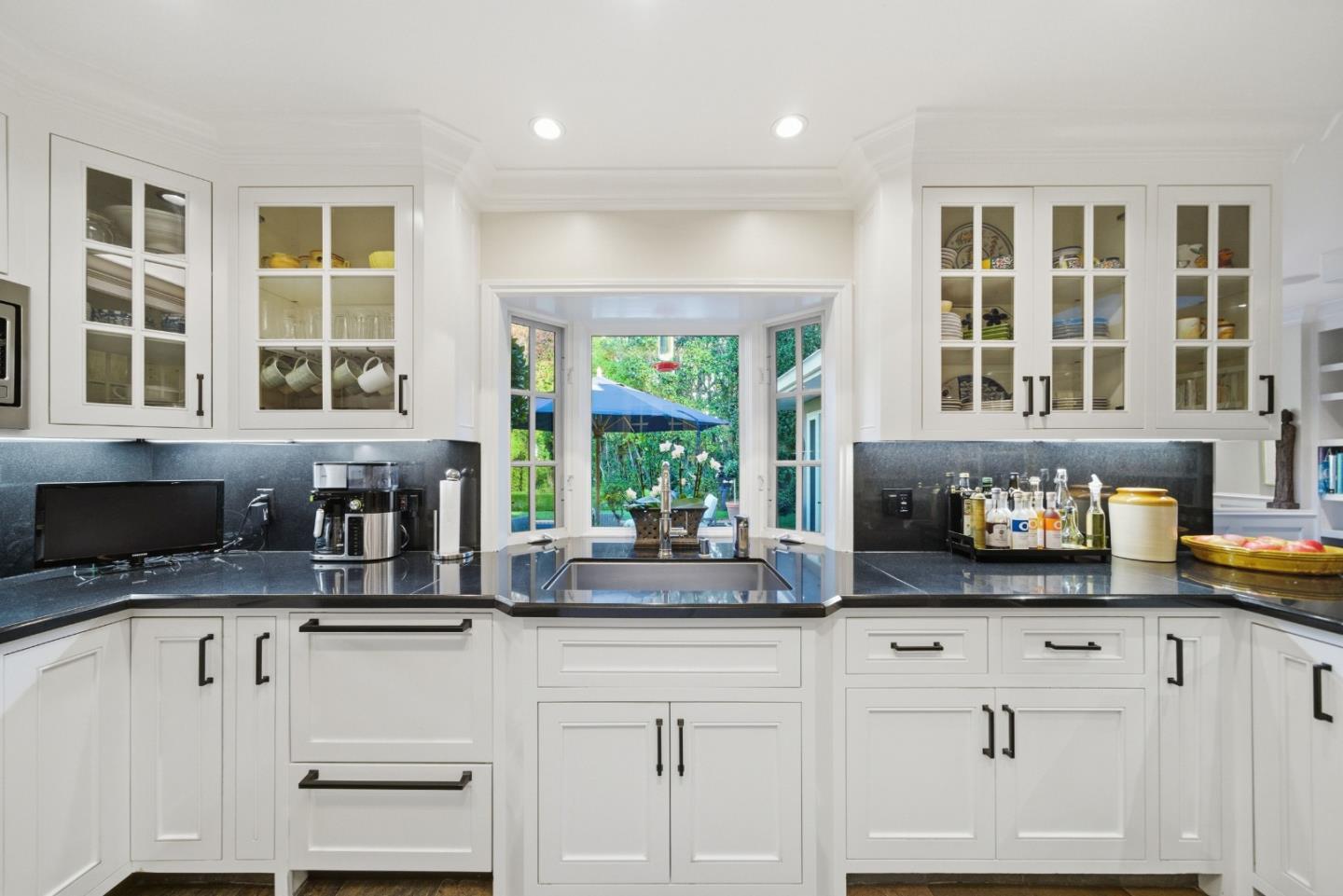 Detail Gallery Image 16 of 109 For 90 Melrose Pl, Redwood City,  CA 94062 - 4 Beds | 3/1 Baths