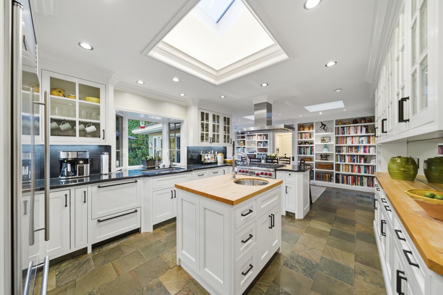 Detail Gallery Image 20 of 109 For 90 Melrose Pl, Redwood City,  CA 94062 - 4 Beds | 3/1 Baths