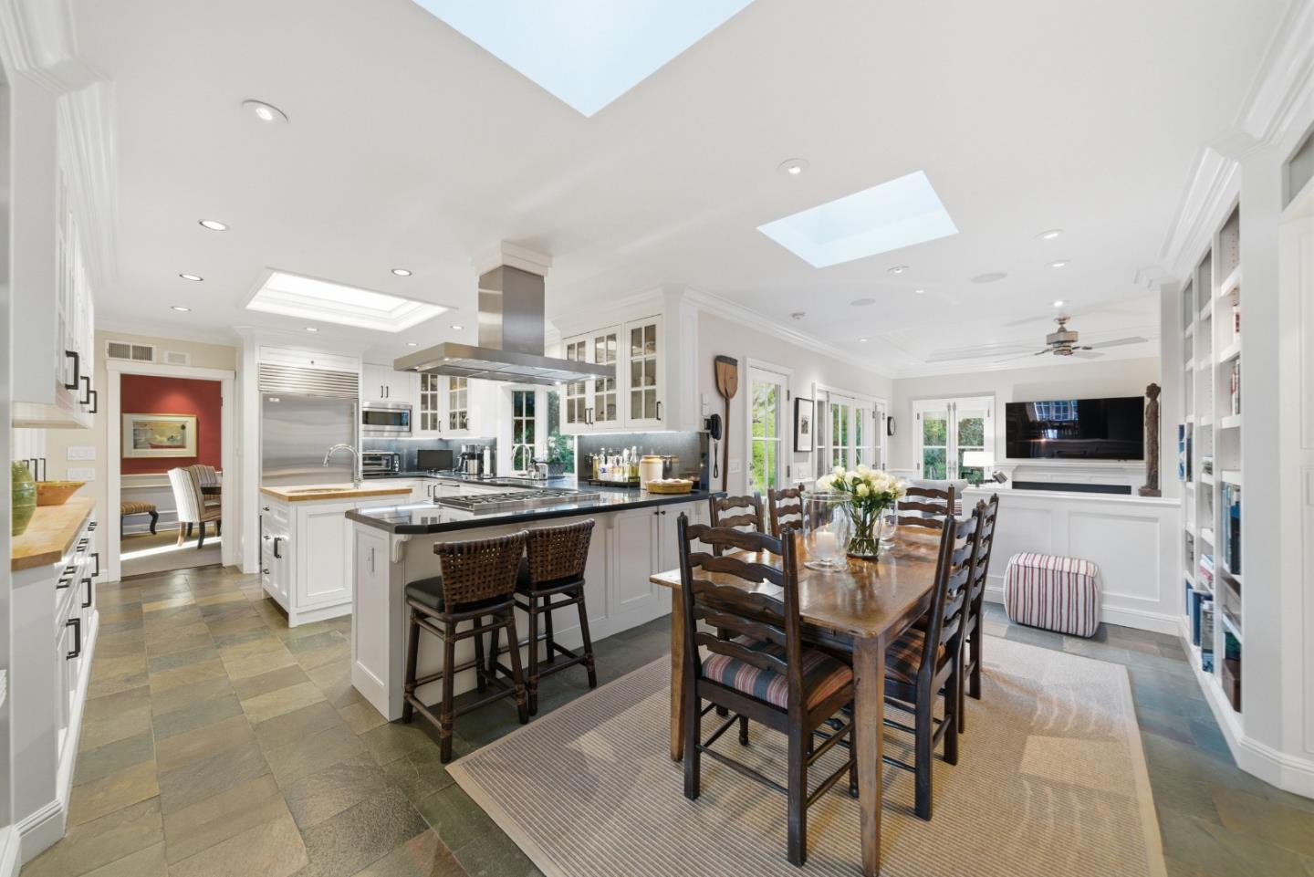 Detail Gallery Image 21 of 109 For 90 Melrose Pl, Redwood City,  CA 94062 - 4 Beds | 3/1 Baths