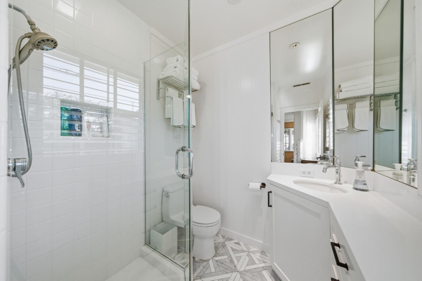 Detail Gallery Image 39 of 109 For 90 Melrose Pl, Redwood City,  CA 94062 - 4 Beds | 3/1 Baths