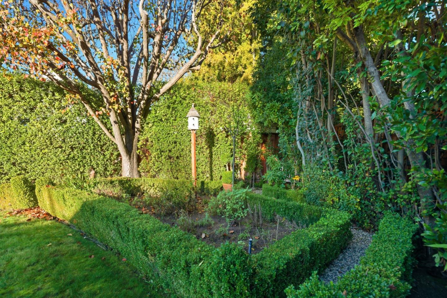 Detail Gallery Image 77 of 109 For 90 Melrose Pl, Redwood City,  CA 94062 - 4 Beds | 3/1 Baths