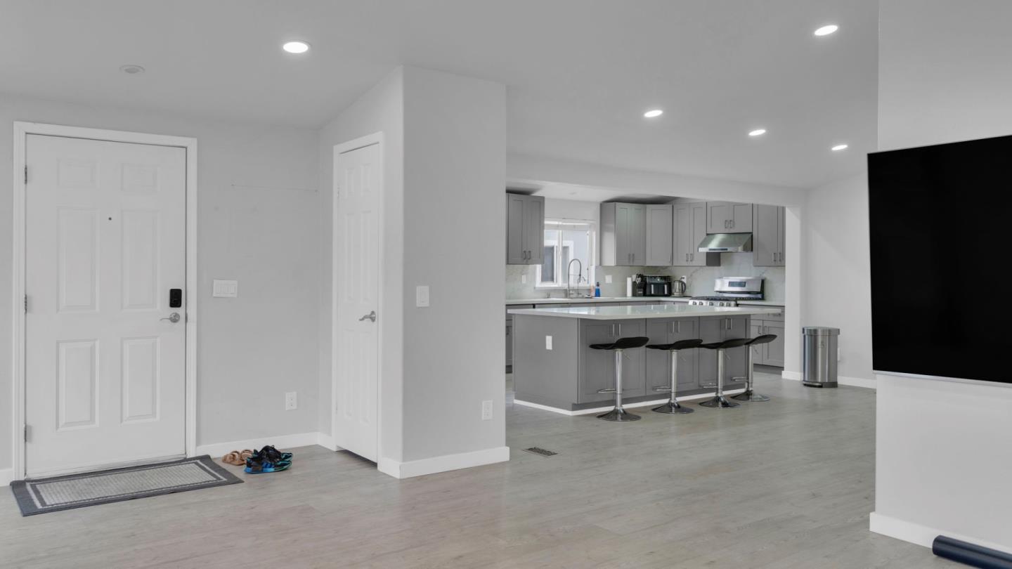 Detail Gallery Image 10 of 29 For 2151 Oakland Rd #523,  San Jose,  CA 95131 - 3 Beds | 2 Baths