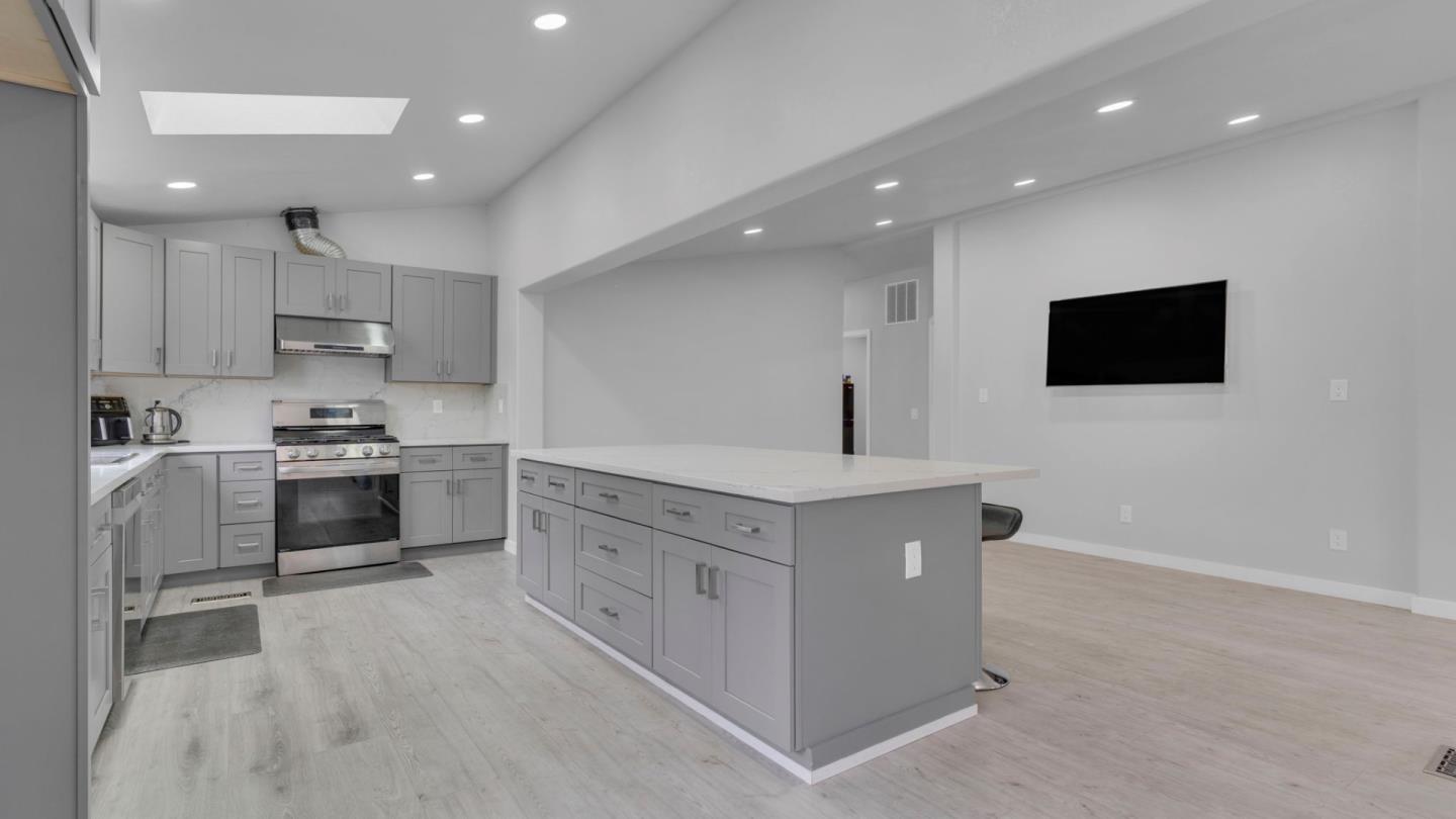 Detail Gallery Image 12 of 29 For 2151 Oakland Rd #523,  San Jose,  CA 95131 - 3 Beds | 2 Baths