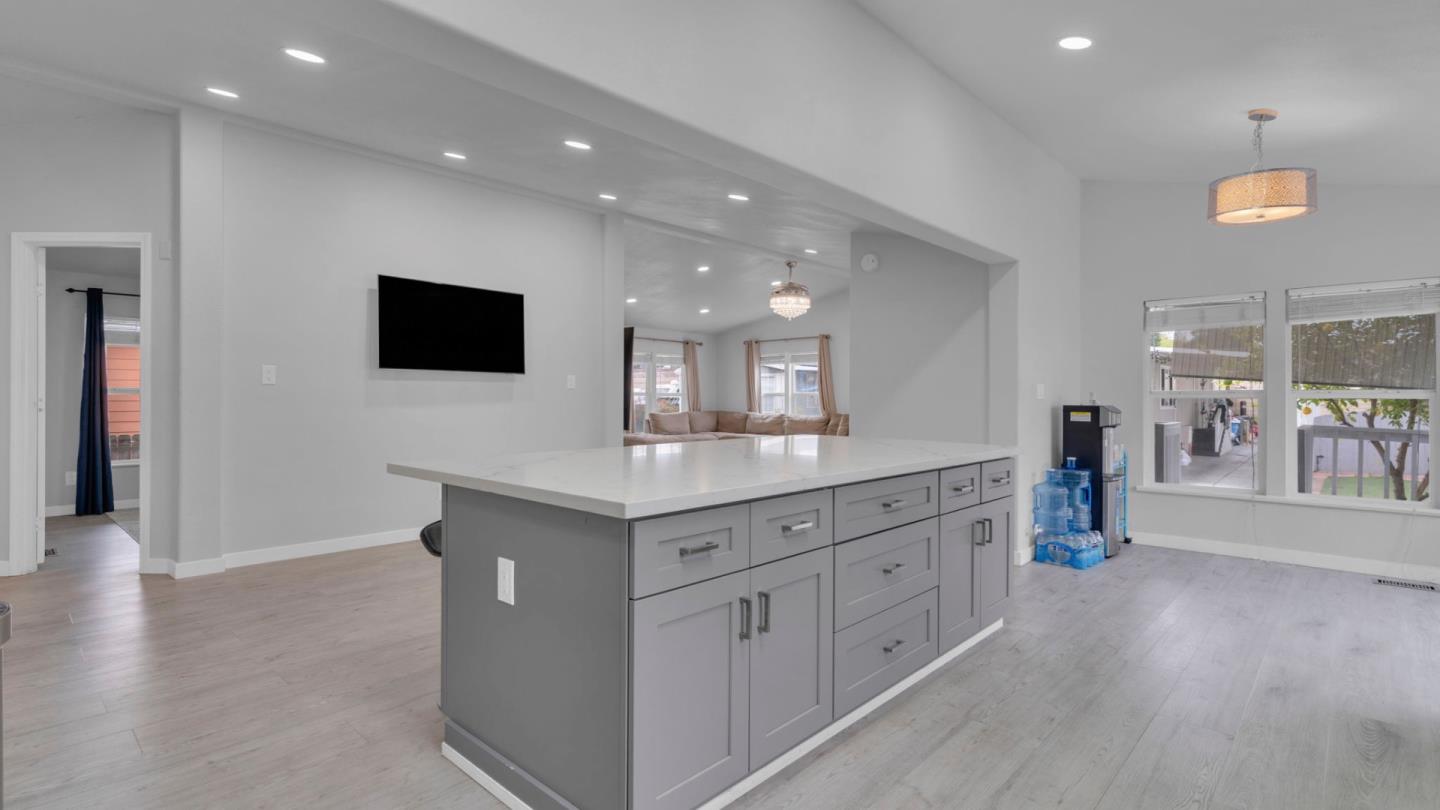 Detail Gallery Image 13 of 29 For 2151 Oakland Rd #523,  San Jose,  CA 95131 - 3 Beds | 2 Baths