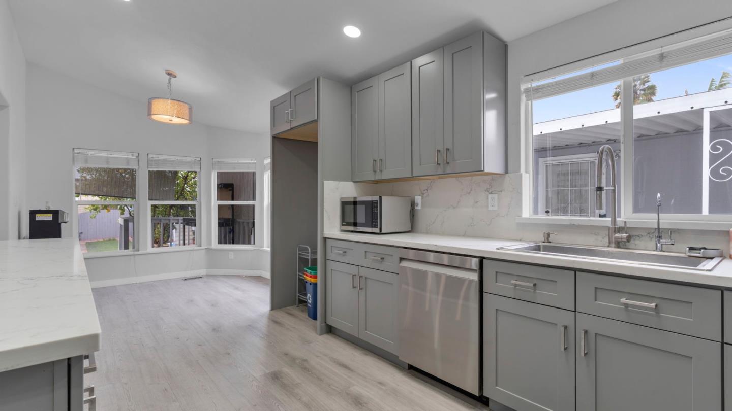 Detail Gallery Image 14 of 29 For 2151 Oakland Rd #523,  San Jose,  CA 95131 - 3 Beds | 2 Baths