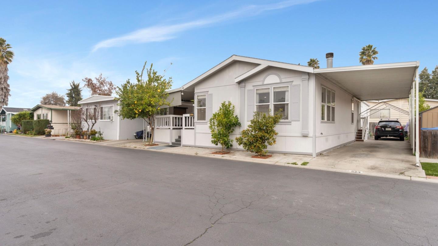 Detail Gallery Image 2 of 29 For 2151 Oakland Rd #523,  San Jose,  CA 95131 - 3 Beds | 2 Baths