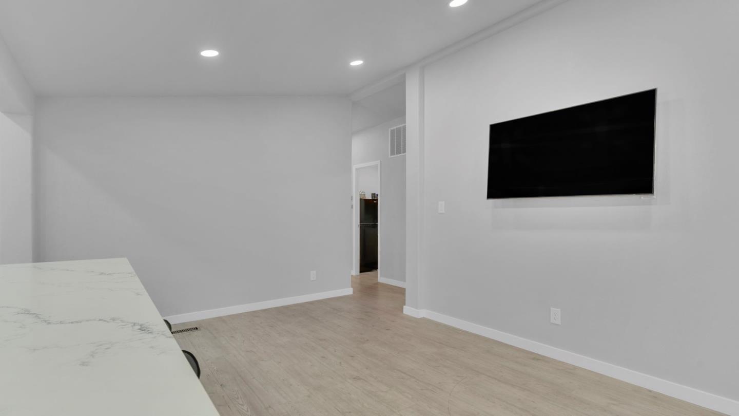 Detail Gallery Image 20 of 29 For 2151 Oakland Rd #523,  San Jose,  CA 95131 - 3 Beds | 2 Baths