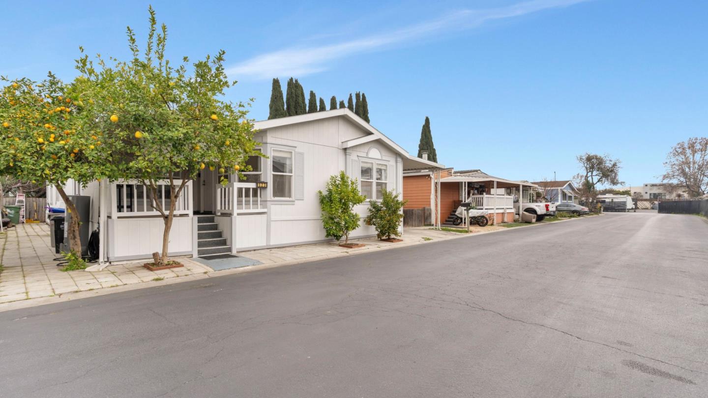 Detail Gallery Image 3 of 29 For 2151 Oakland Rd #523,  San Jose,  CA 95131 - 3 Beds | 2 Baths