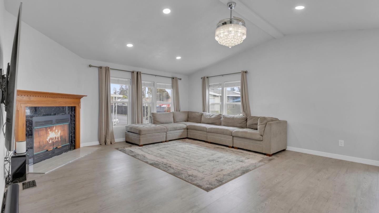 Detail Gallery Image 4 of 29 For 2151 Oakland Rd #523,  San Jose,  CA 95131 - 3 Beds | 2 Baths