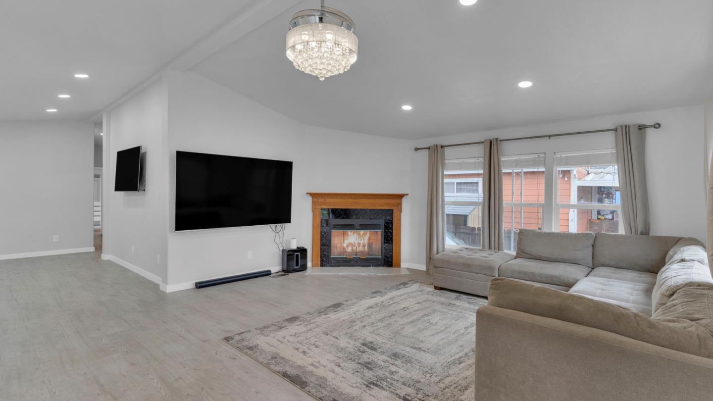 Detail Gallery Image 6 of 29 For 2151 Oakland Rd #523,  San Jose,  CA 95131 - 3 Beds | 2 Baths