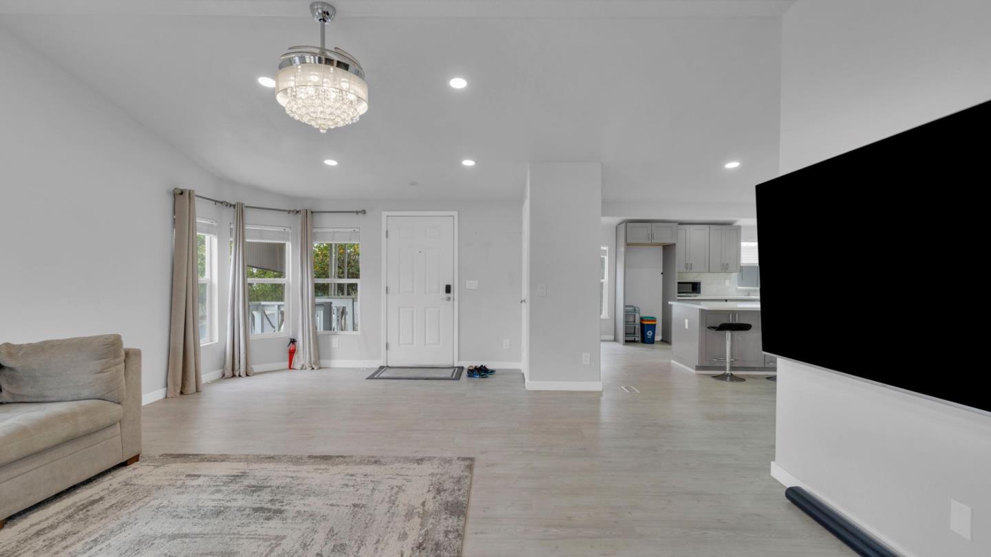 Detail Gallery Image 8 of 29 For 2151 Oakland Rd #523,  San Jose,  CA 95131 - 3 Beds | 2 Baths