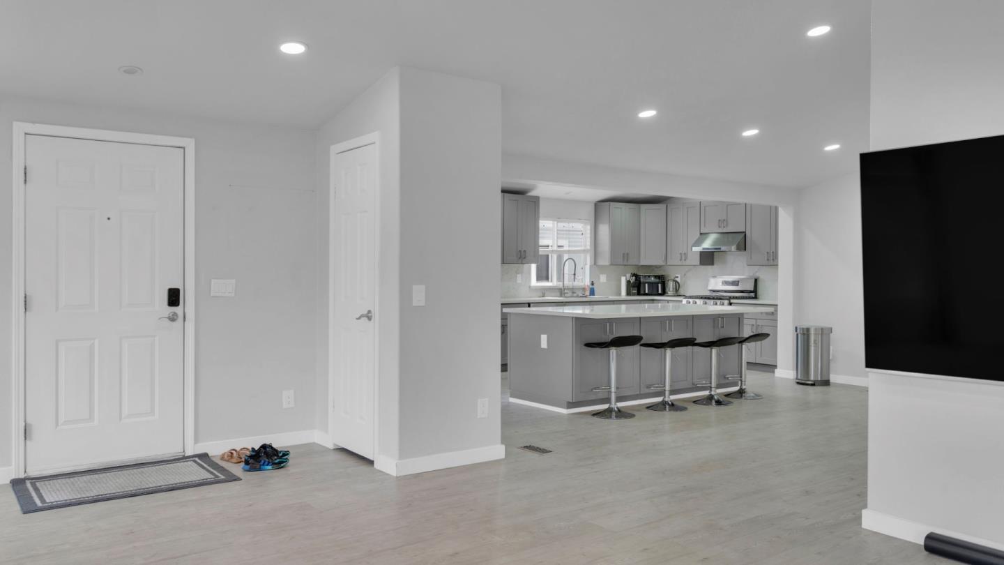 Detail Gallery Image 9 of 29 For 2151 Oakland Rd #523,  San Jose,  CA 95131 - 3 Beds | 2 Baths