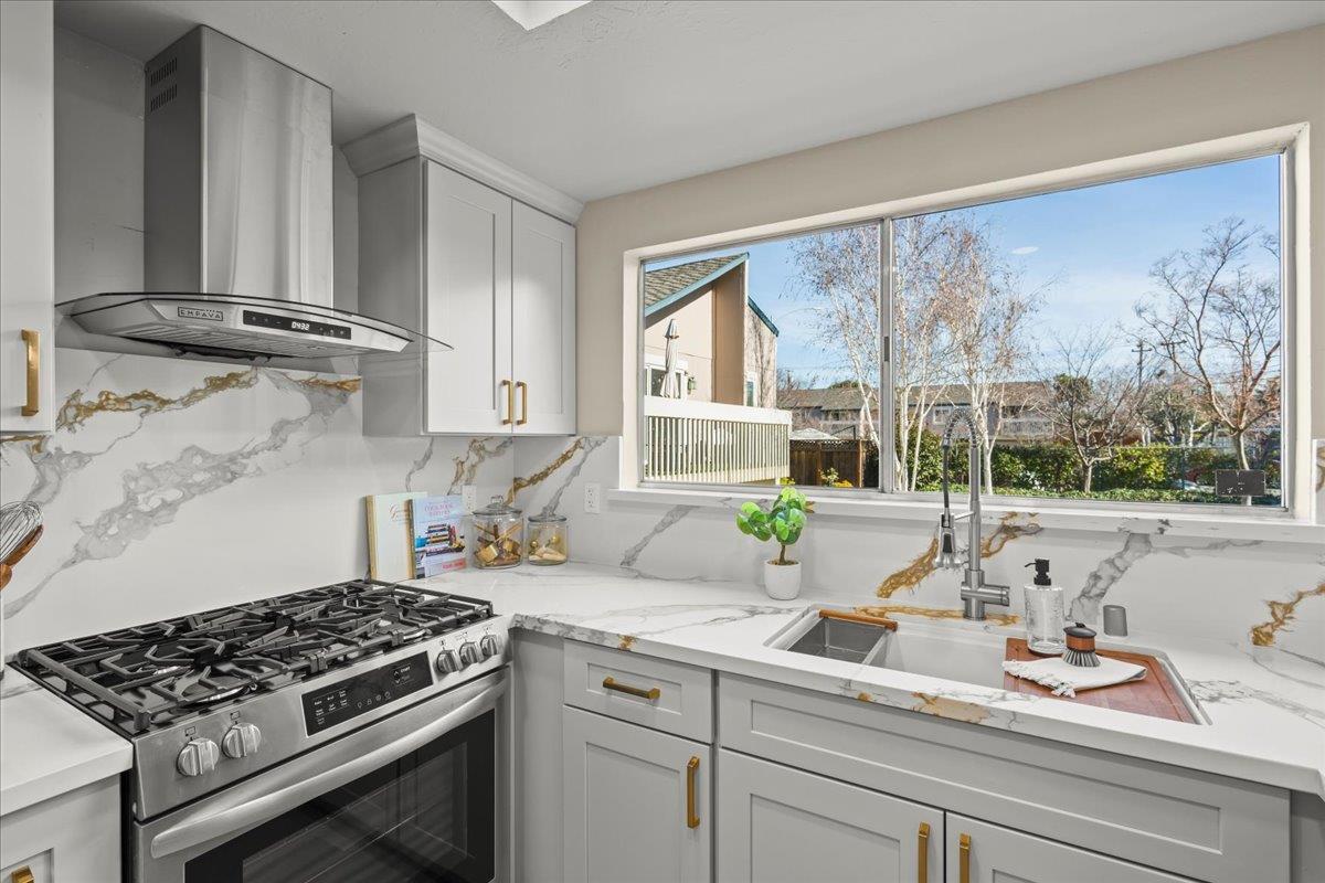 Detail Gallery Image 12 of 28 For 1466 Woodgrove Sq, San Jose,  CA 95117 - 3 Beds | 2 Baths