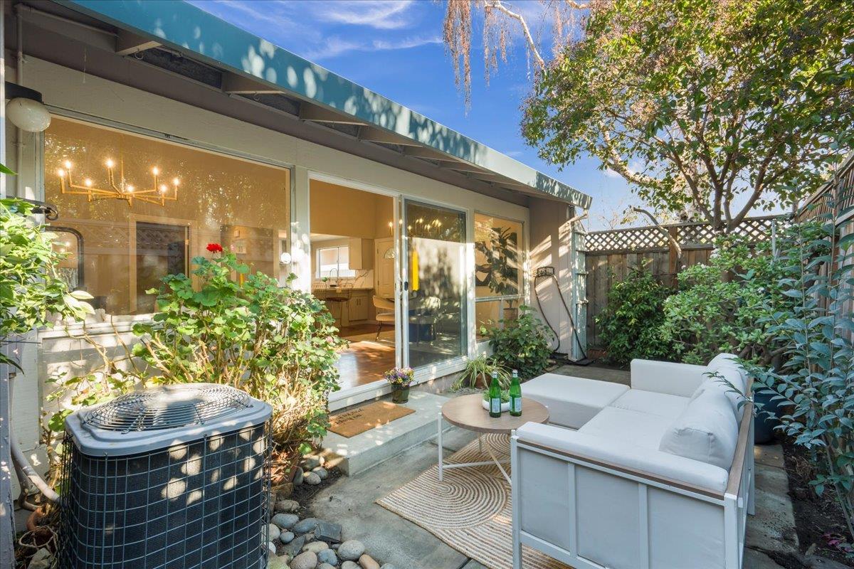 Detail Gallery Image 22 of 28 For 1466 Woodgrove Sq, San Jose,  CA 95117 - 3 Beds | 2 Baths