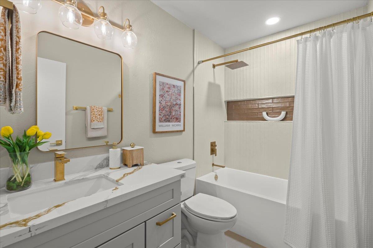 Detail Gallery Image 5 of 28 For 1466 Woodgrove Sq, San Jose,  CA 95117 - 3 Beds | 2 Baths