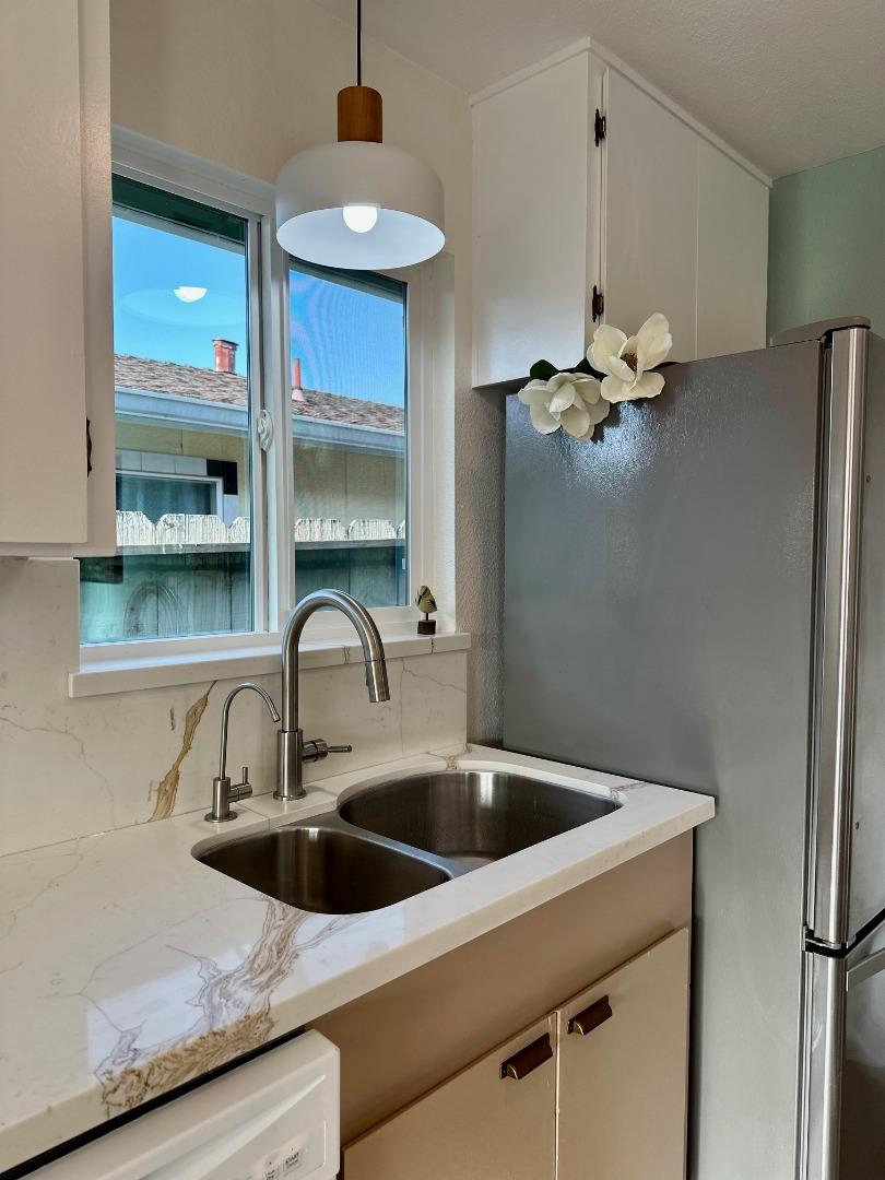 Detail Gallery Image 12 of 48 For 755 Pino Way, Salinas,  CA 93905 - 3 Beds | 2 Baths