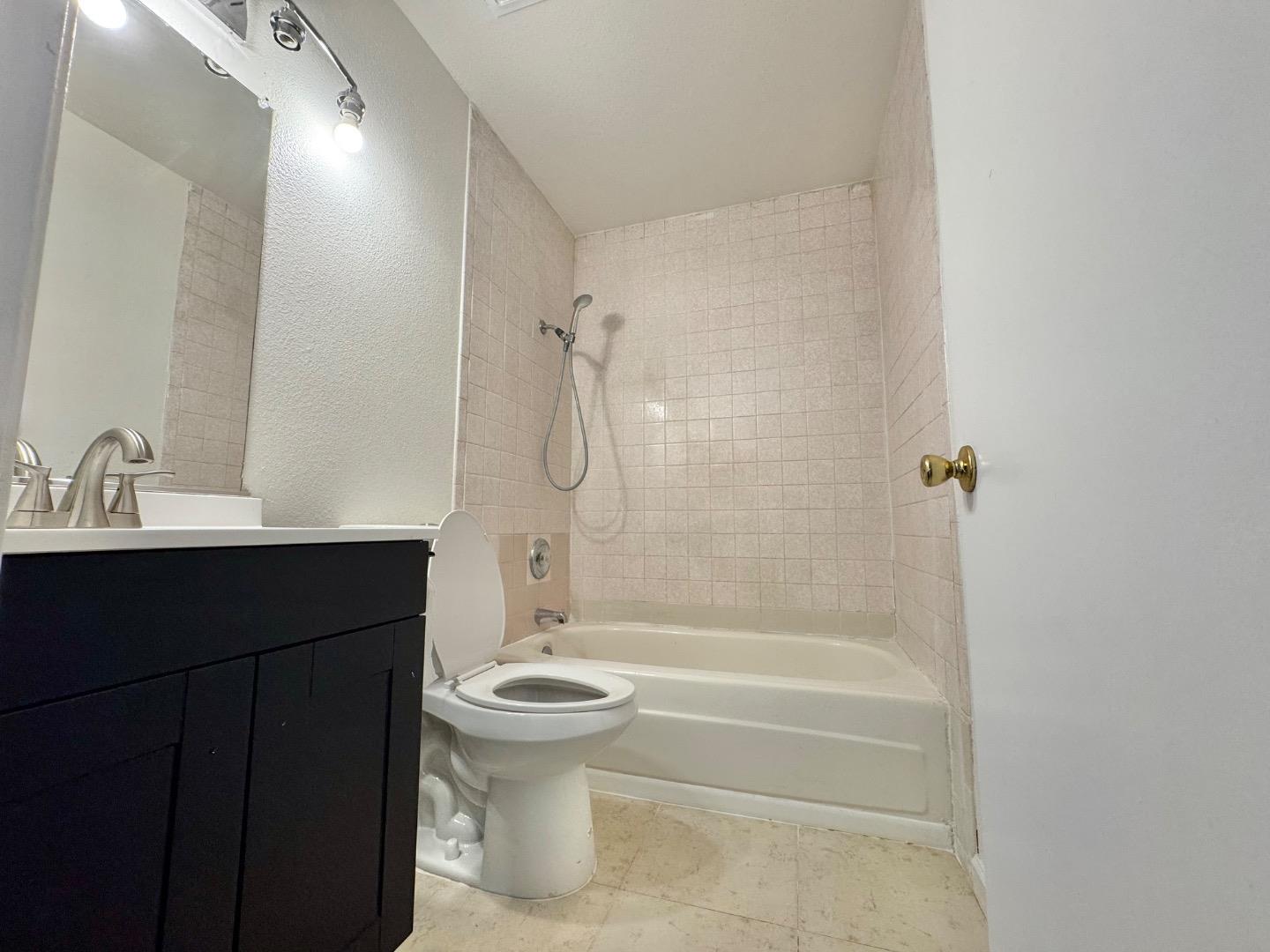 Detail Gallery Image 8 of 24 For 266 Tradewinds Ct #1,  San Jose,  CA 95123 - 2 Beds | 1 Baths