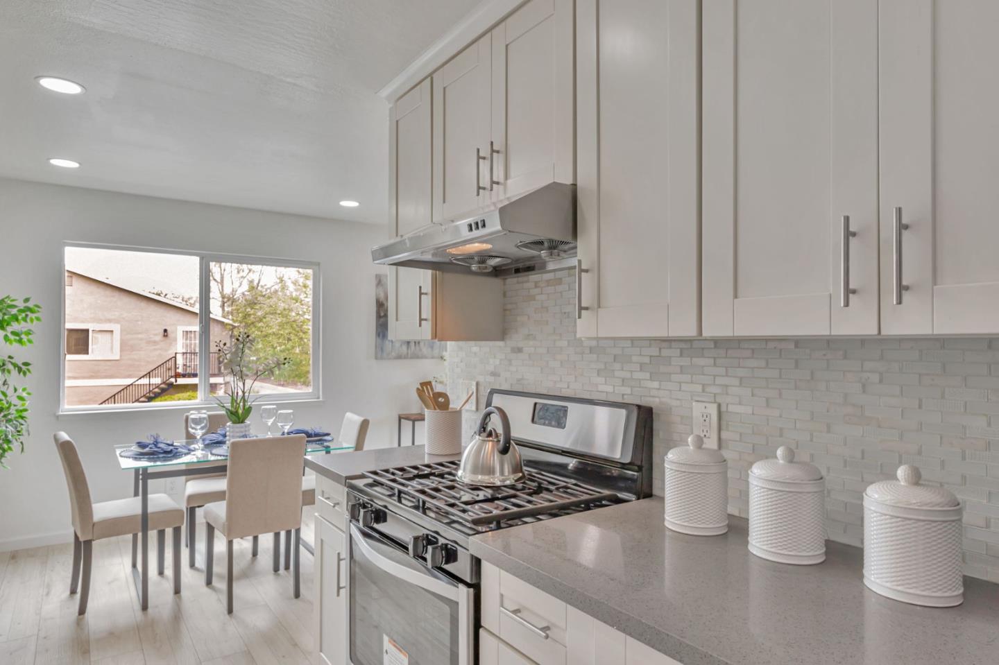 Detail Gallery Image 10 of 30 For 295 Rio Verde Pl #4,  Milpitas,  CA 95035 - 3 Beds | 1 Baths