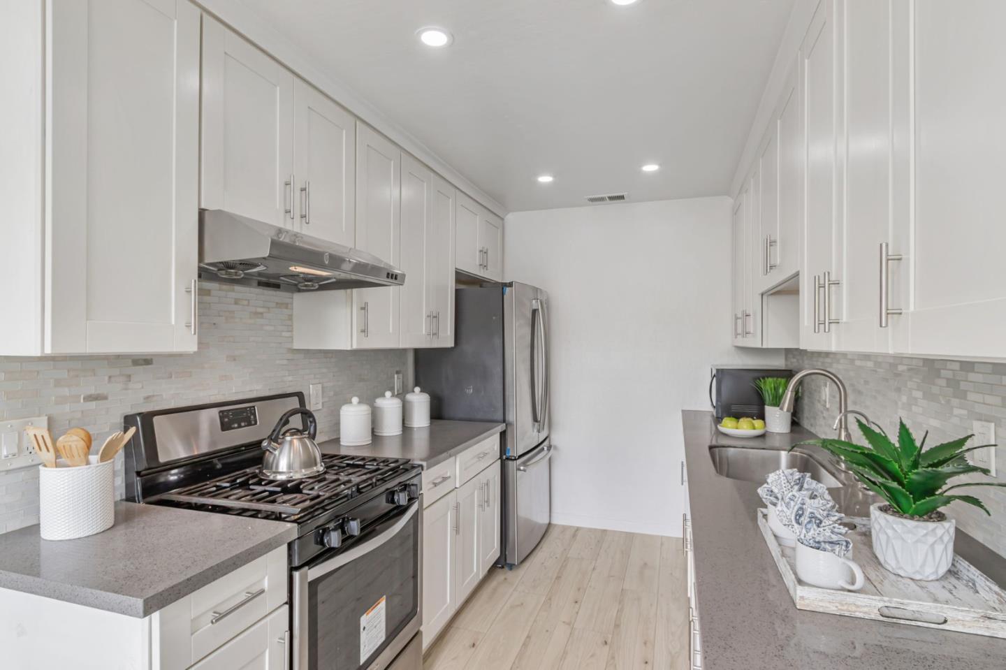 Detail Gallery Image 8 of 30 For 295 Rio Verde Pl #4,  Milpitas,  CA 95035 - 3 Beds | 1 Baths