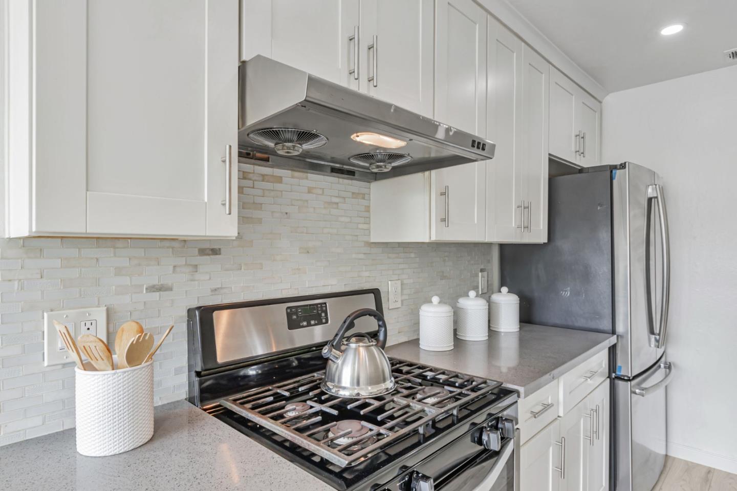 Detail Gallery Image 9 of 30 For 295 Rio Verde Pl #4,  Milpitas,  CA 95035 - 3 Beds | 1 Baths