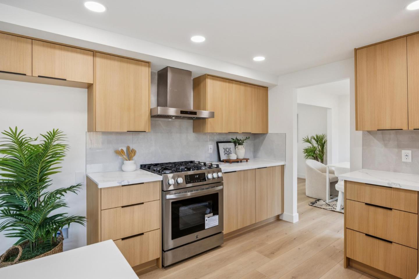 Detail Gallery Image 13 of 49 For 6924 Bret Harte Dr, San Jose,  CA 95120 - 5 Beds | 2/1 Baths