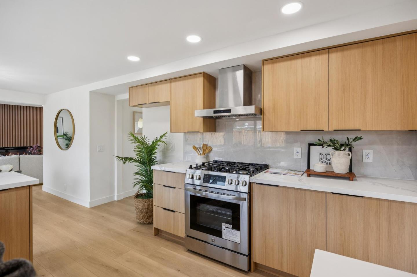 Detail Gallery Image 15 of 49 For 6924 Bret Harte Dr, San Jose,  CA 95120 - 5 Beds | 2/1 Baths