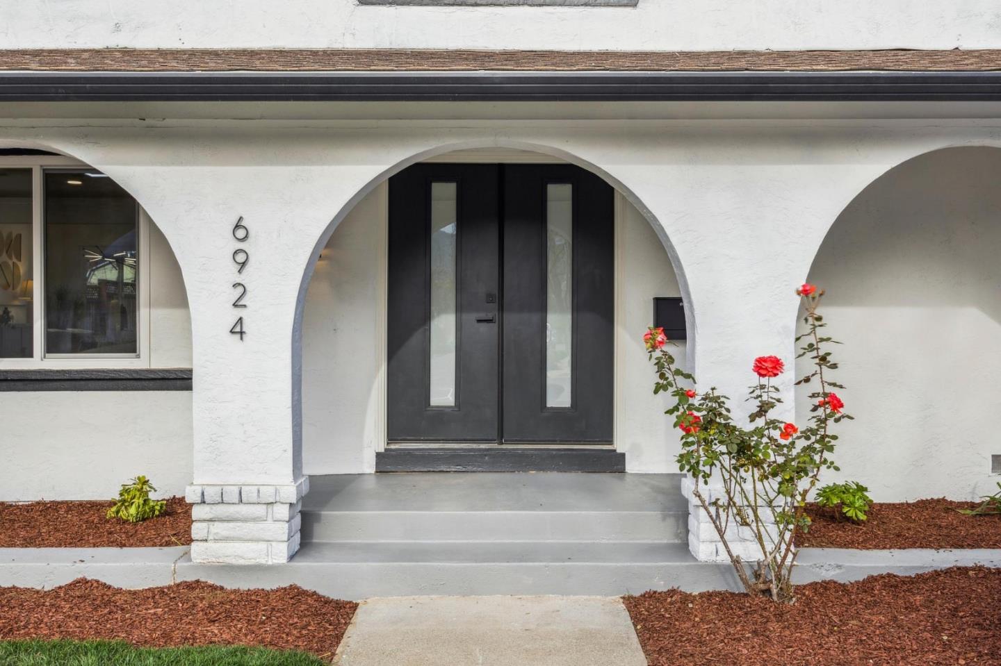 Detail Gallery Image 4 of 49 For 6924 Bret Harte Dr, San Jose,  CA 95120 - 5 Beds | 2/1 Baths