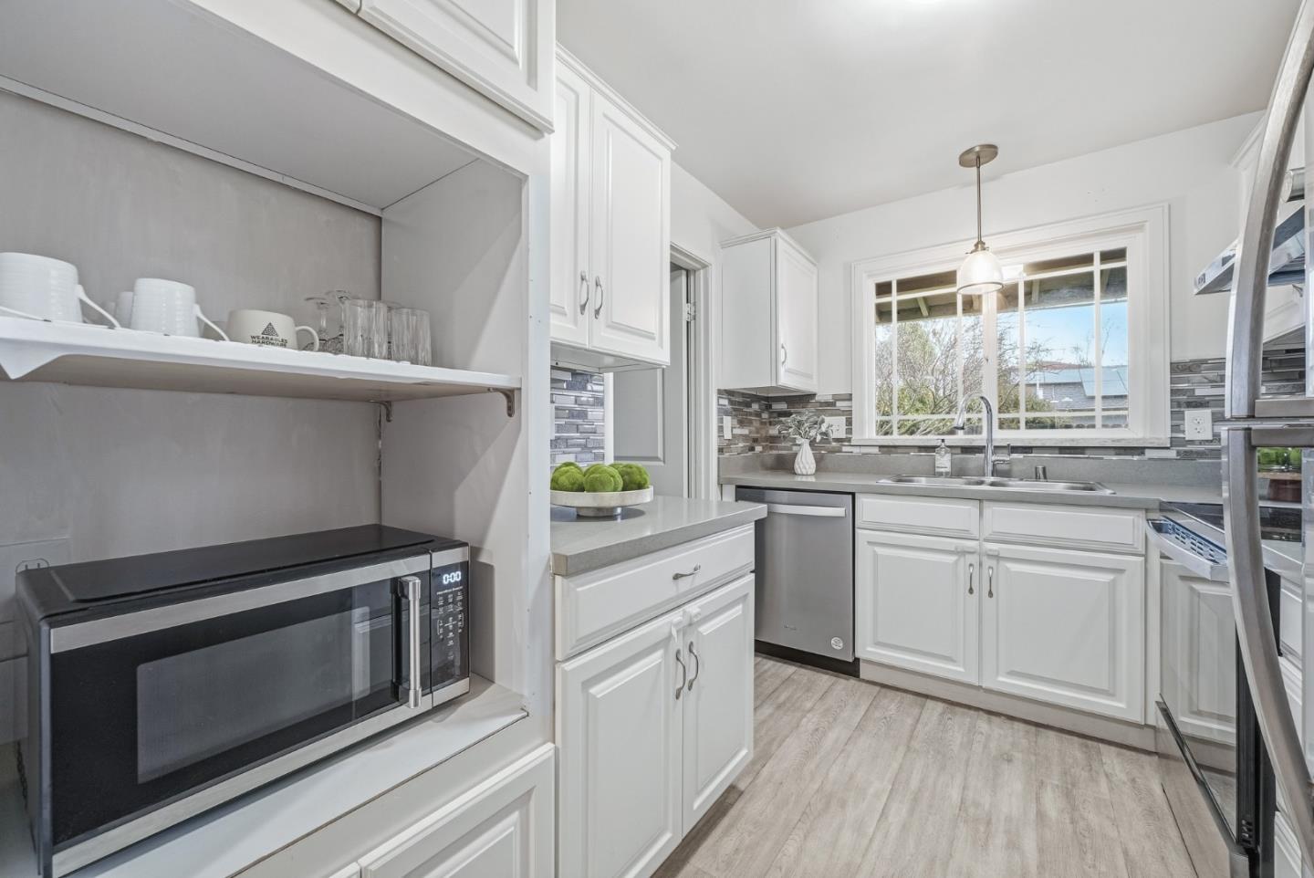 Detail Gallery Image 10 of 41 For 2427 Holland St, San Mateo,  CA 94403 - 3 Beds | 2 Baths