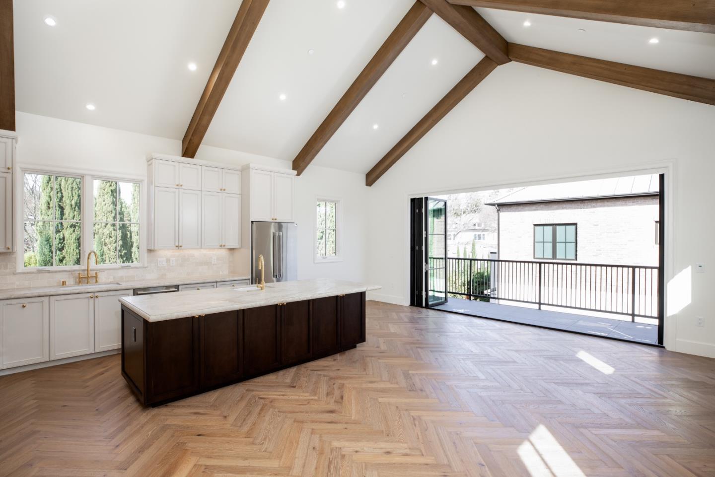 Detail Gallery Image 2 of 12 For 164 Waverley St, Palo Alto,  CA 94301 - 3 Beds | 3/1 Baths