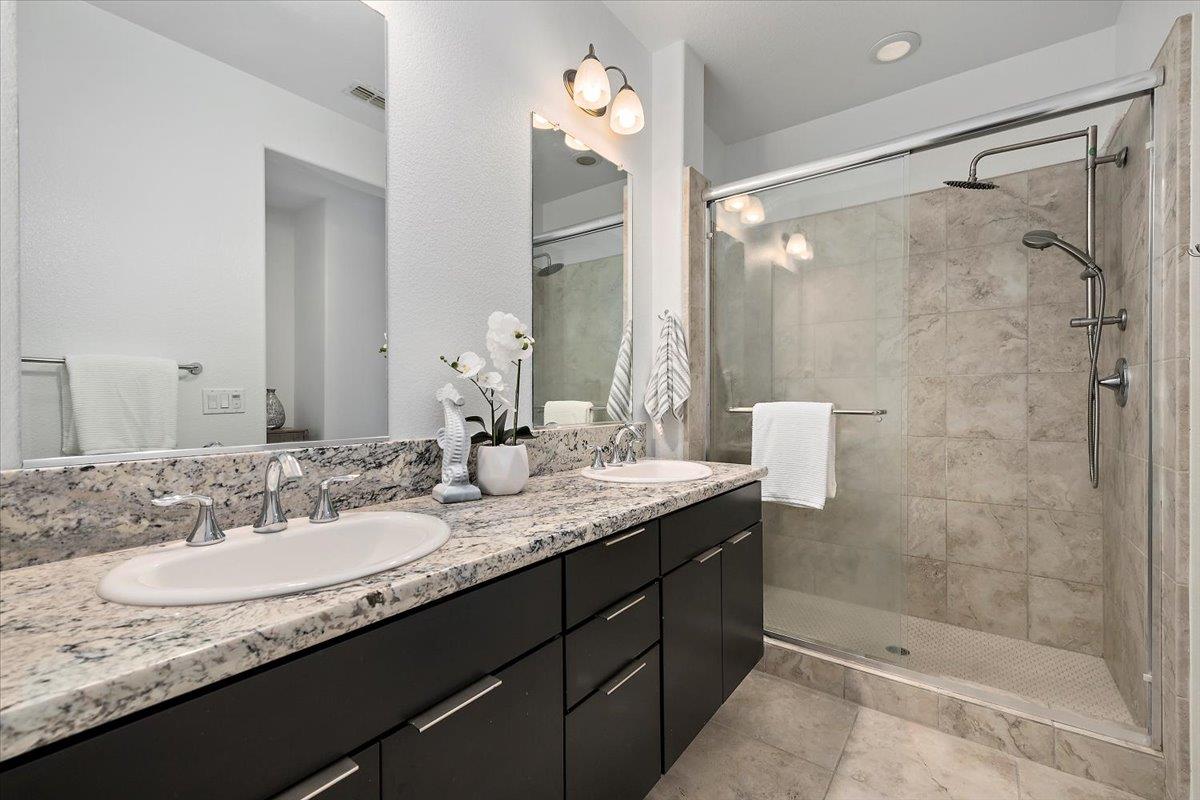 Detail Gallery Image 13 of 34 For 6063 Raleigh Rd, San Jose,  CA 95123 - 3 Beds | 3/1 Baths