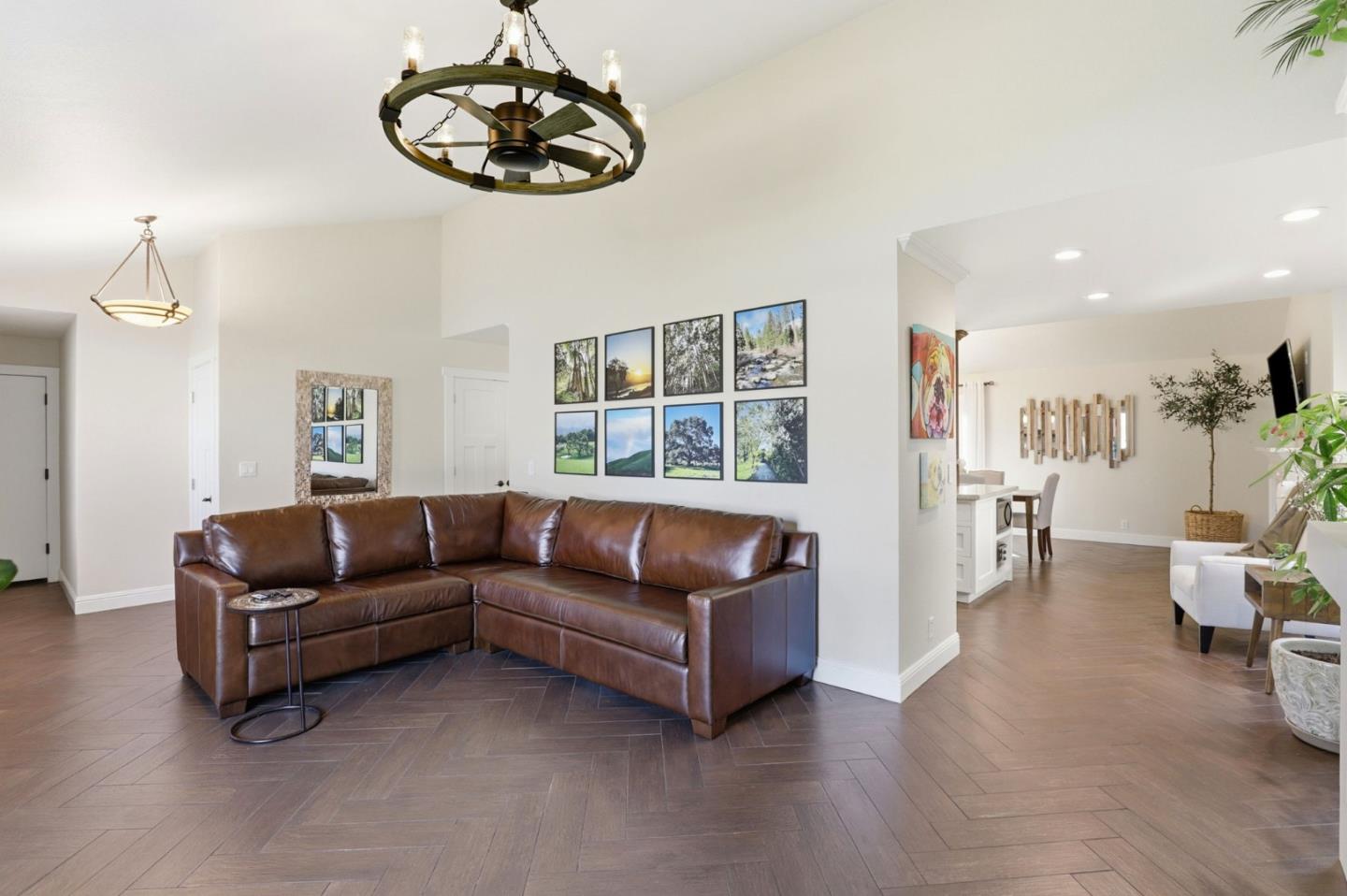 Detail Gallery Image 10 of 48 For 585 Encino Dr, Morgan Hill,  CA 95037 - 3 Beds | 2 Baths