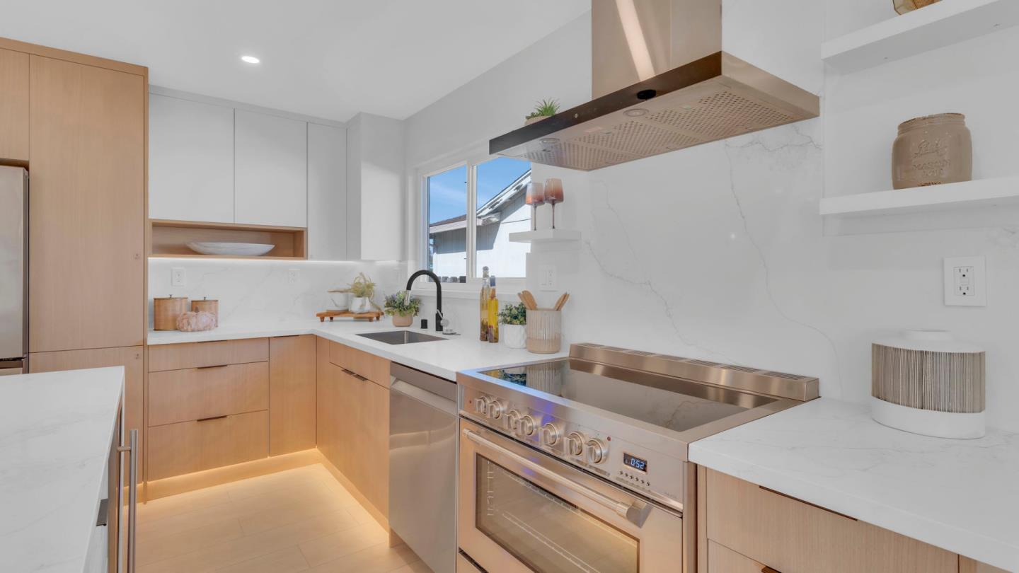 Detail Gallery Image 12 of 46 For 787 San Clemente Way, Mountain View,  CA 94043 - 5 Beds | 2/1 Baths