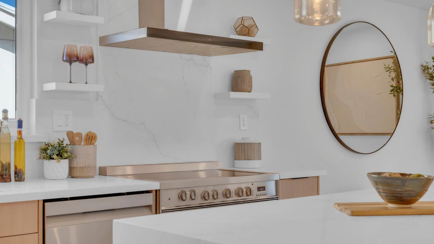 Detail Gallery Image 14 of 46 For 787 San Clemente Way, Mountain View,  CA 94043 - 5 Beds | 2/1 Baths