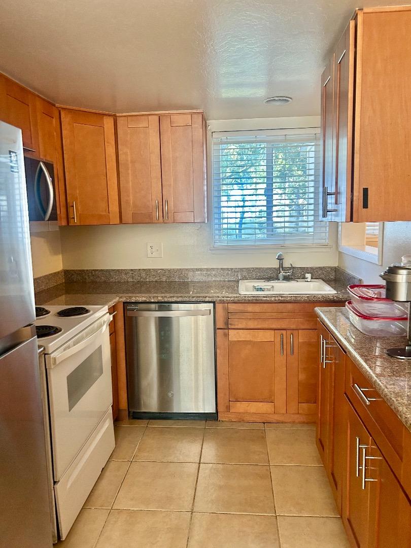 Front Image Thumbnail for ML82033150